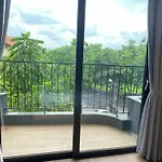Cozy Central West Lake Hotel