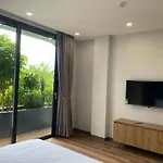 Cozy Central West Lake Hotel